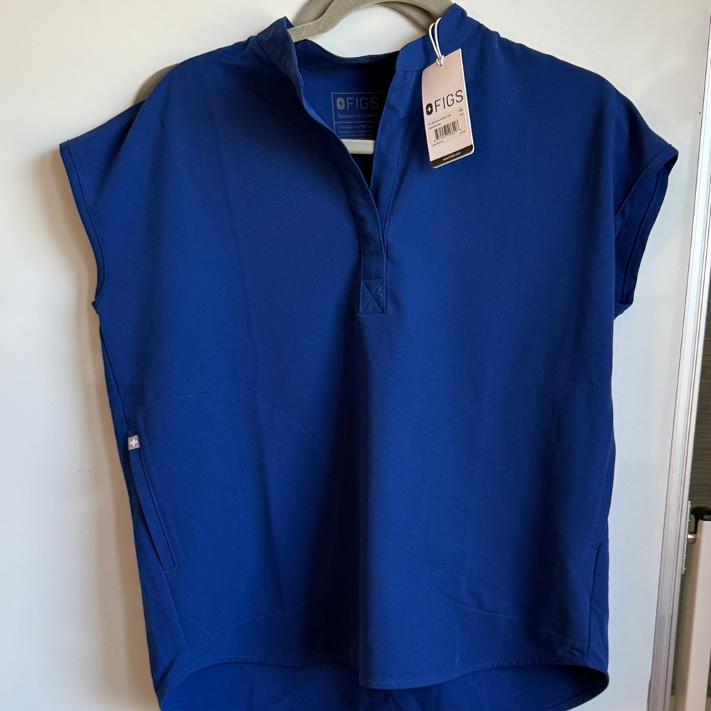 FIGS woman’s Blue Short-Sleeve Tunic Top